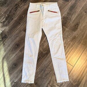 Elegant White Skinny Jeans with Red Zipper Accents